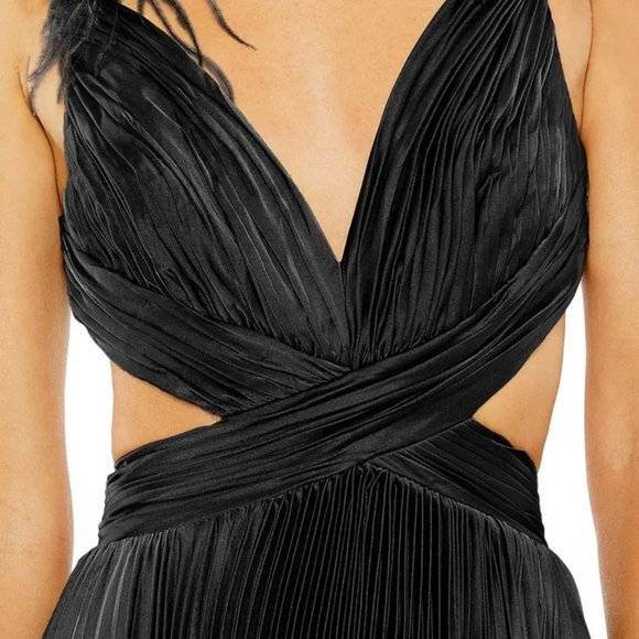 Mac Duggal Black Feather Cutout Pleated Open Back Gown Prom Gown Formal Dress - Picture 5 of 5